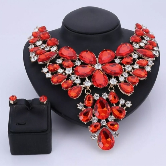 18k gold plated red crystal flower necklace earrings set - Picture 11 of 12